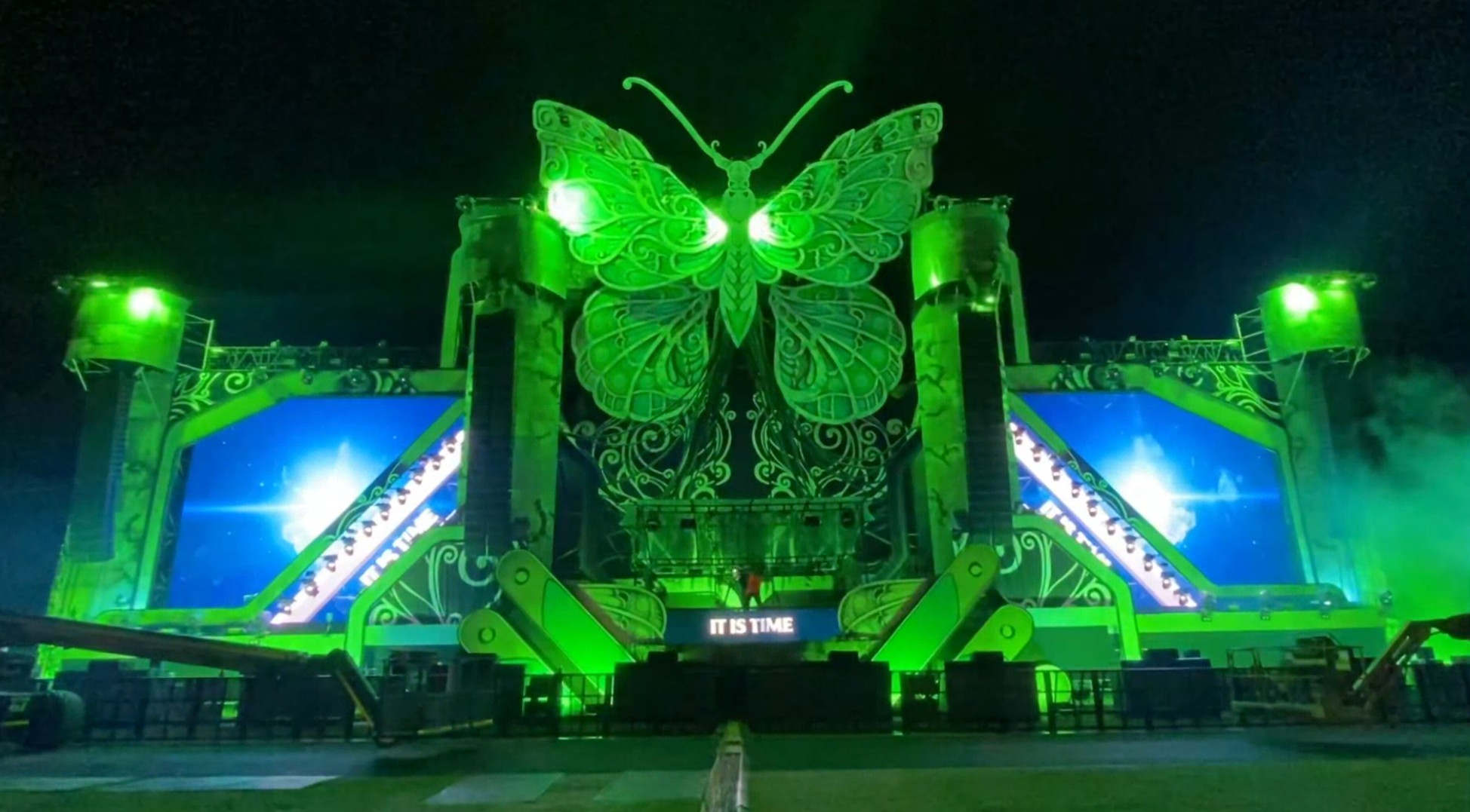 Giant Butterfly Stage